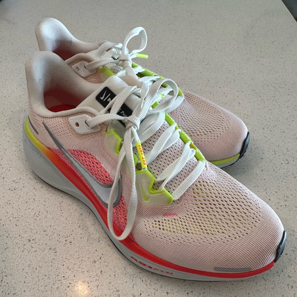 Women's Running Shoes - Nike Pegasus 41 - Size 5.5
